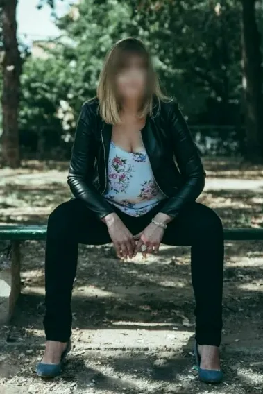 Laura, 40